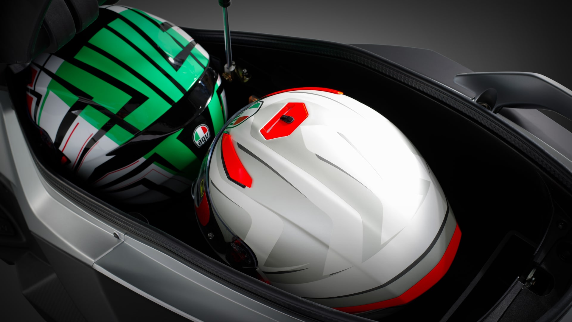 CRUISYM-300-Helmfach