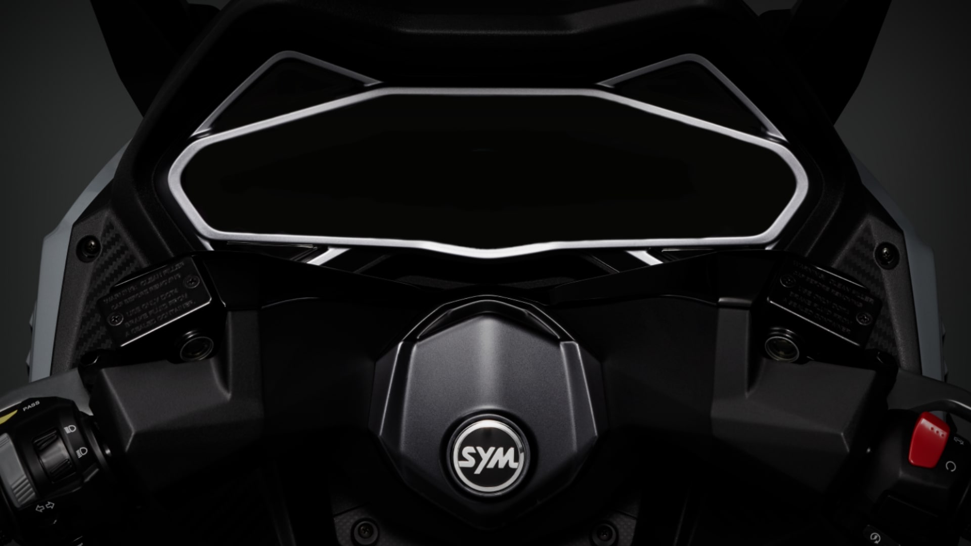 CRUISYM-300-LCD-Cockpit-out