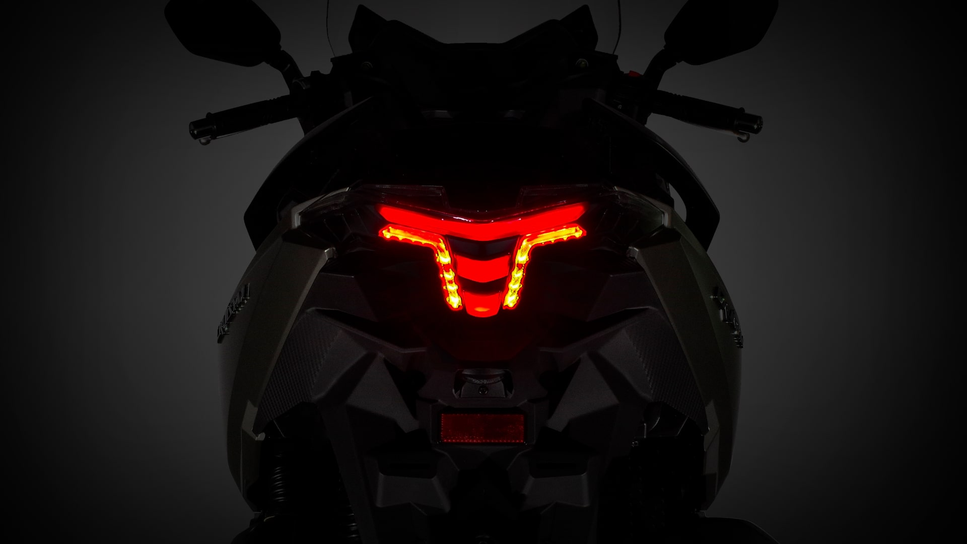 CRUISYM-300-LED-Ruecklicht_