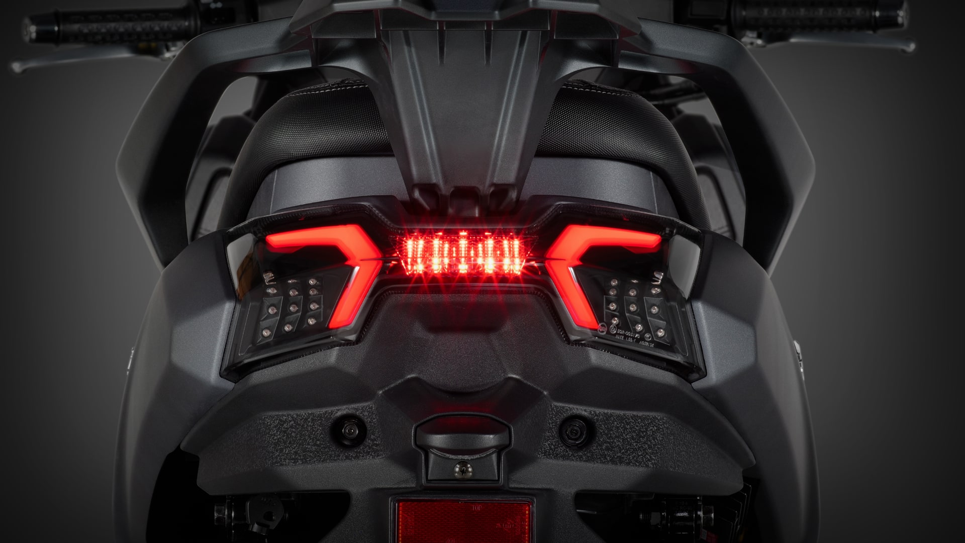 MAXSYM-GT-400-LED-Ruecklicht
